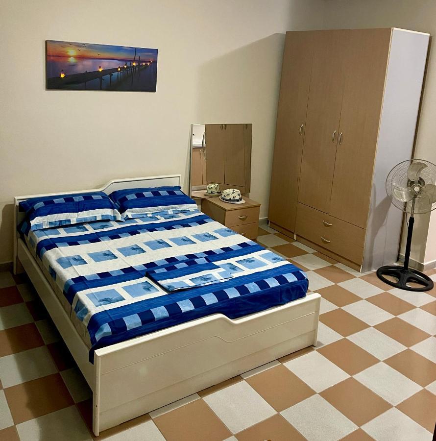 Lovely Studio Apartment Beachfront Durres Bagian luar foto