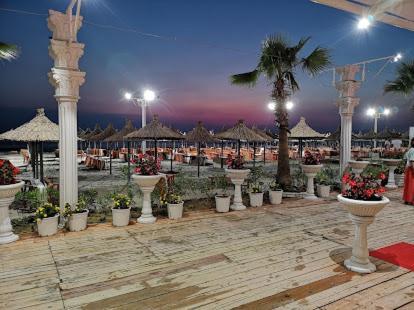 Lovely Studio Apartment Beachfront Durres Bagian luar foto