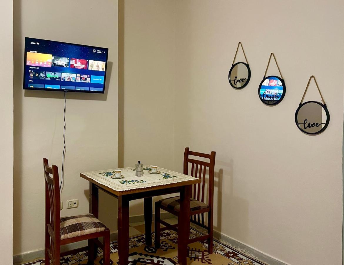 Lovely Studio Apartment Beachfront Durres Bagian luar foto