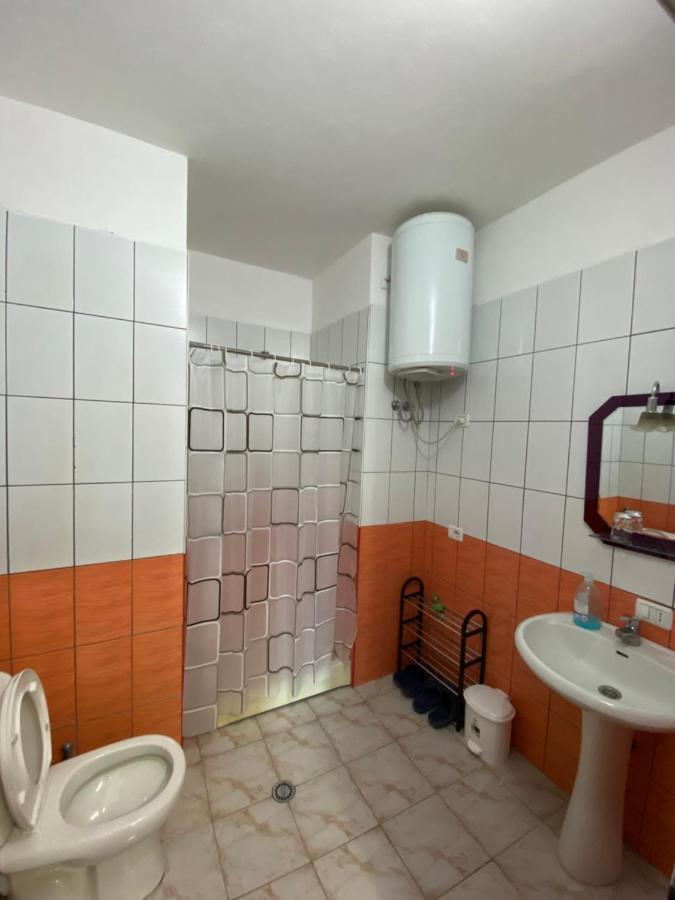 Lovely Studio Apartment Beachfront Durres Bagian luar foto